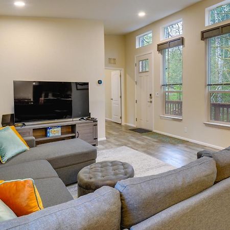 Hoodsport Vacation Rental With Private Lake Access! Bagian luar foto