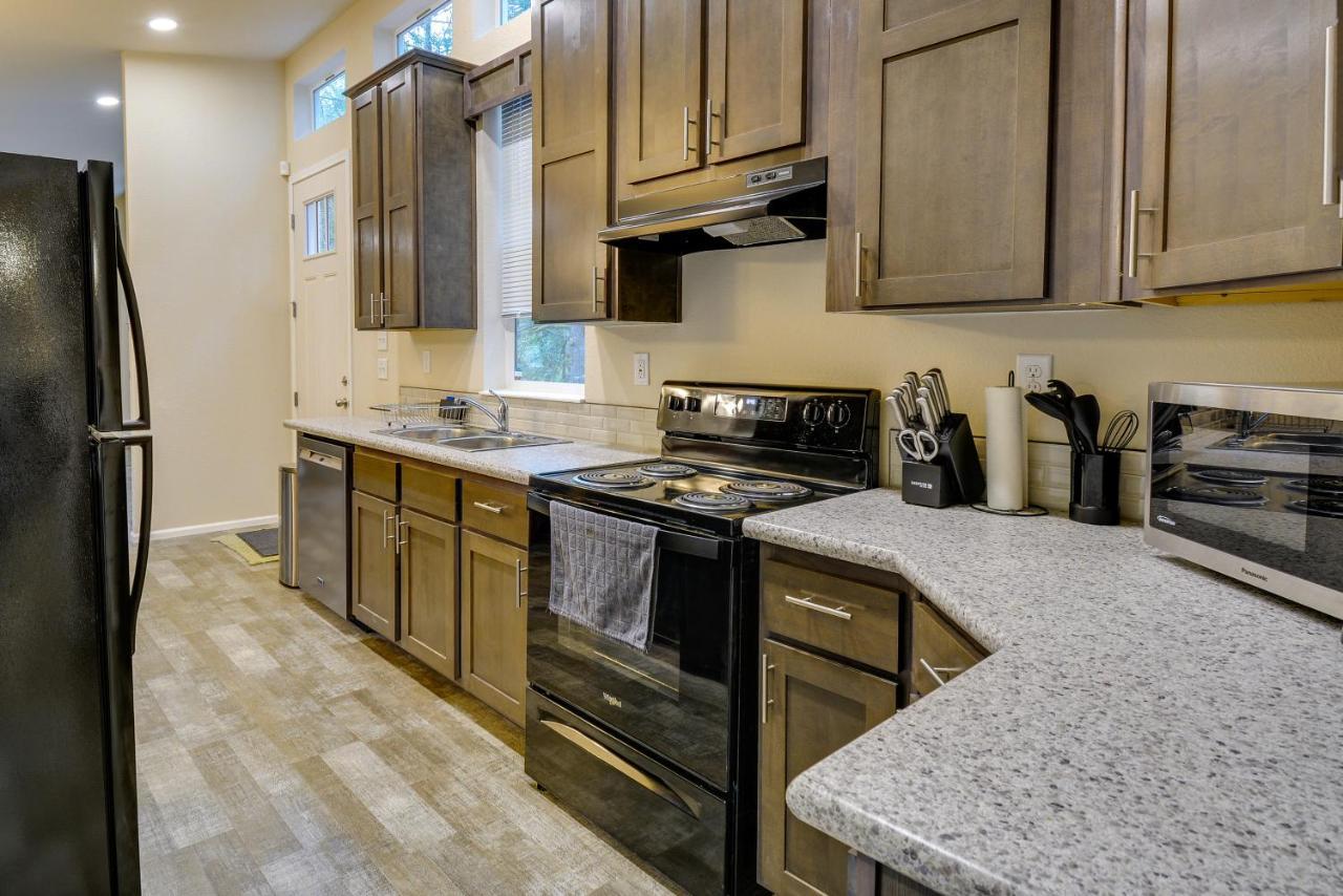 Hoodsport Vacation Rental With Private Lake Access! Bagian luar foto