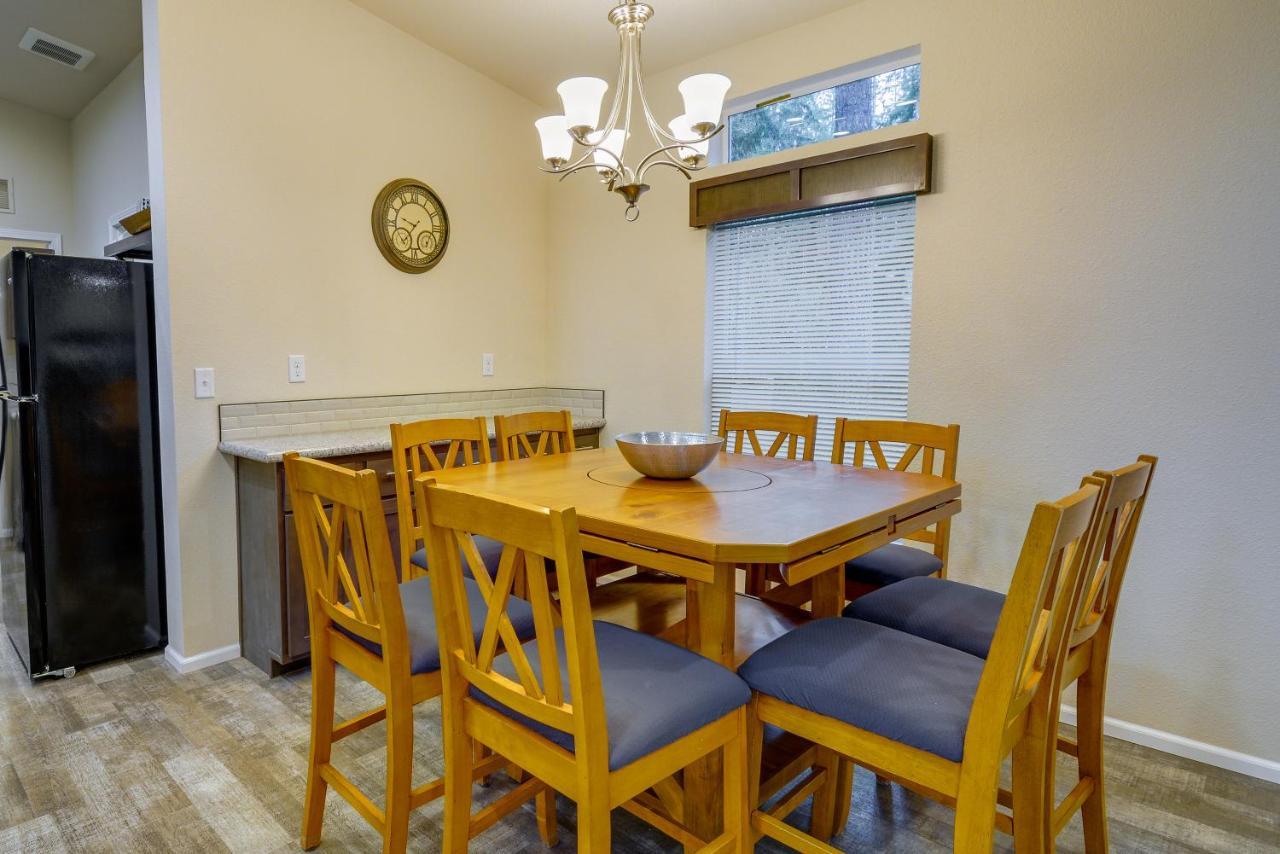 Hoodsport Vacation Rental With Private Lake Access! Bagian luar foto