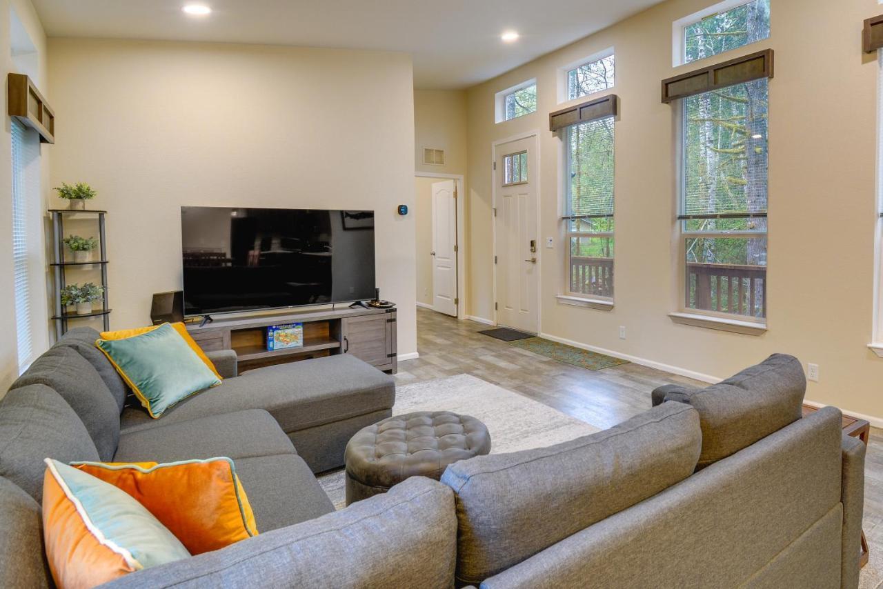 Hoodsport Vacation Rental With Private Lake Access! Bagian luar foto