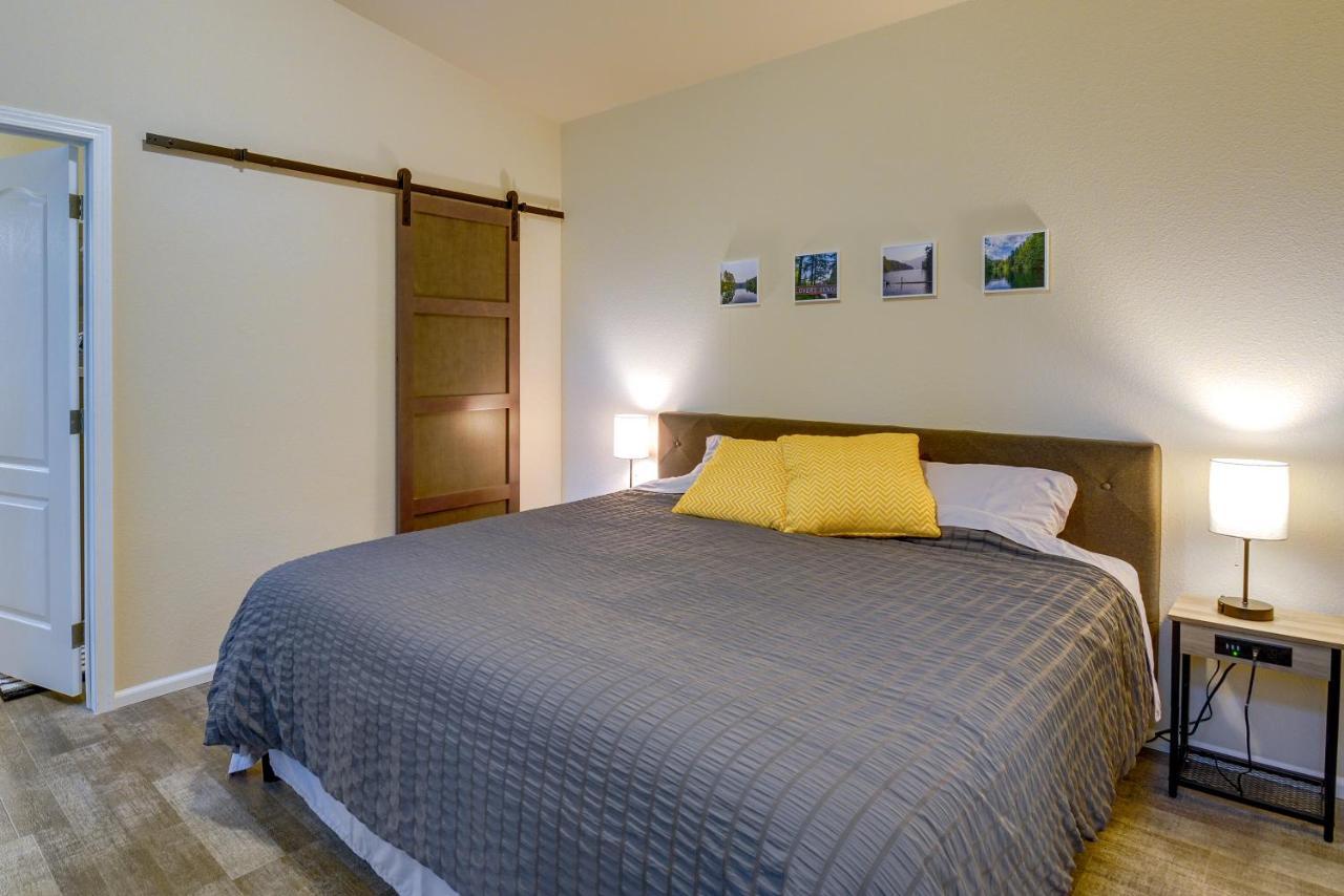 Hoodsport Vacation Rental With Private Lake Access! Bagian luar foto