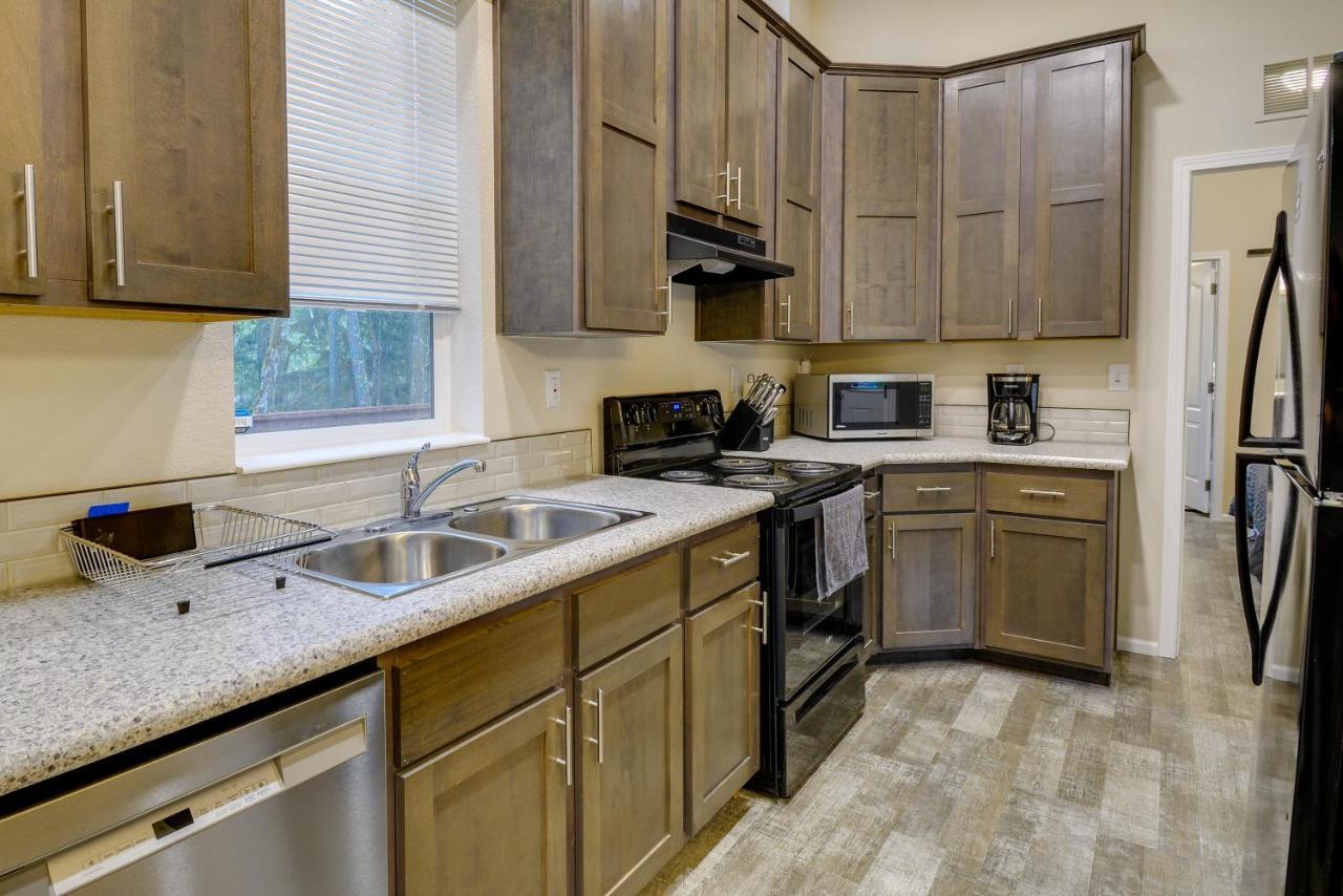 Hoodsport Vacation Rental With Private Lake Access! Bagian luar foto