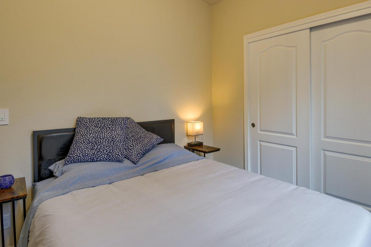 Hoodsport Vacation Rental With Private Lake Access! Bagian luar foto