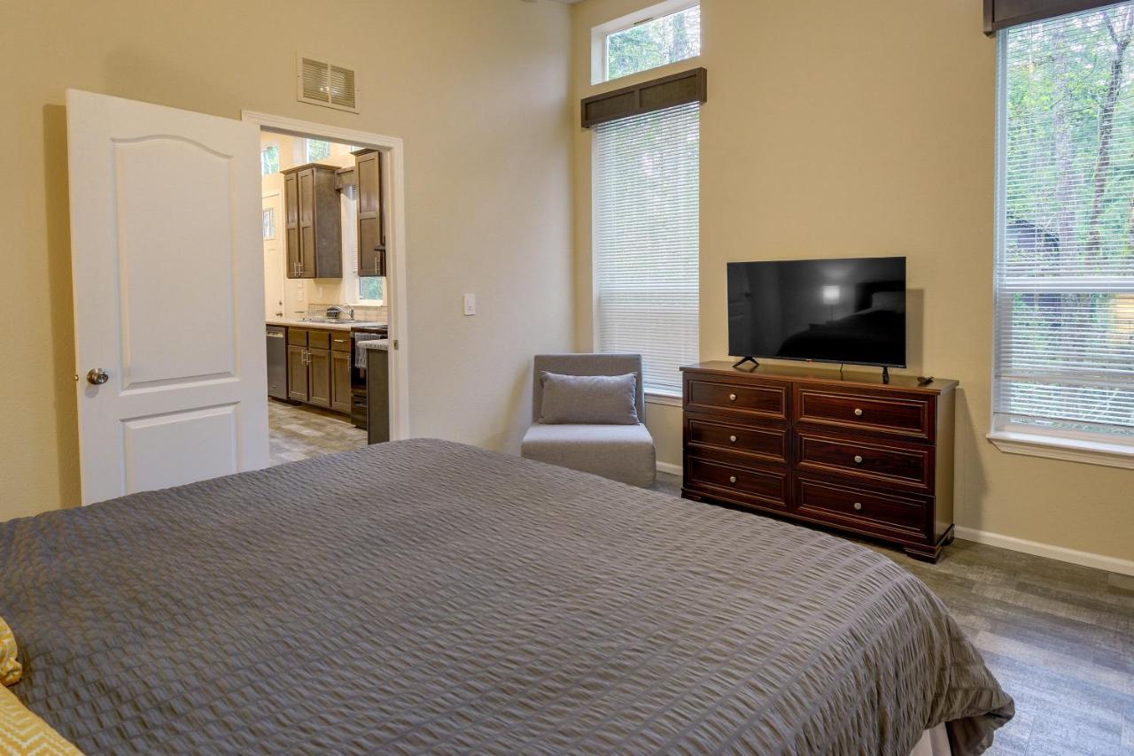 Hoodsport Vacation Rental With Private Lake Access! Bagian luar foto