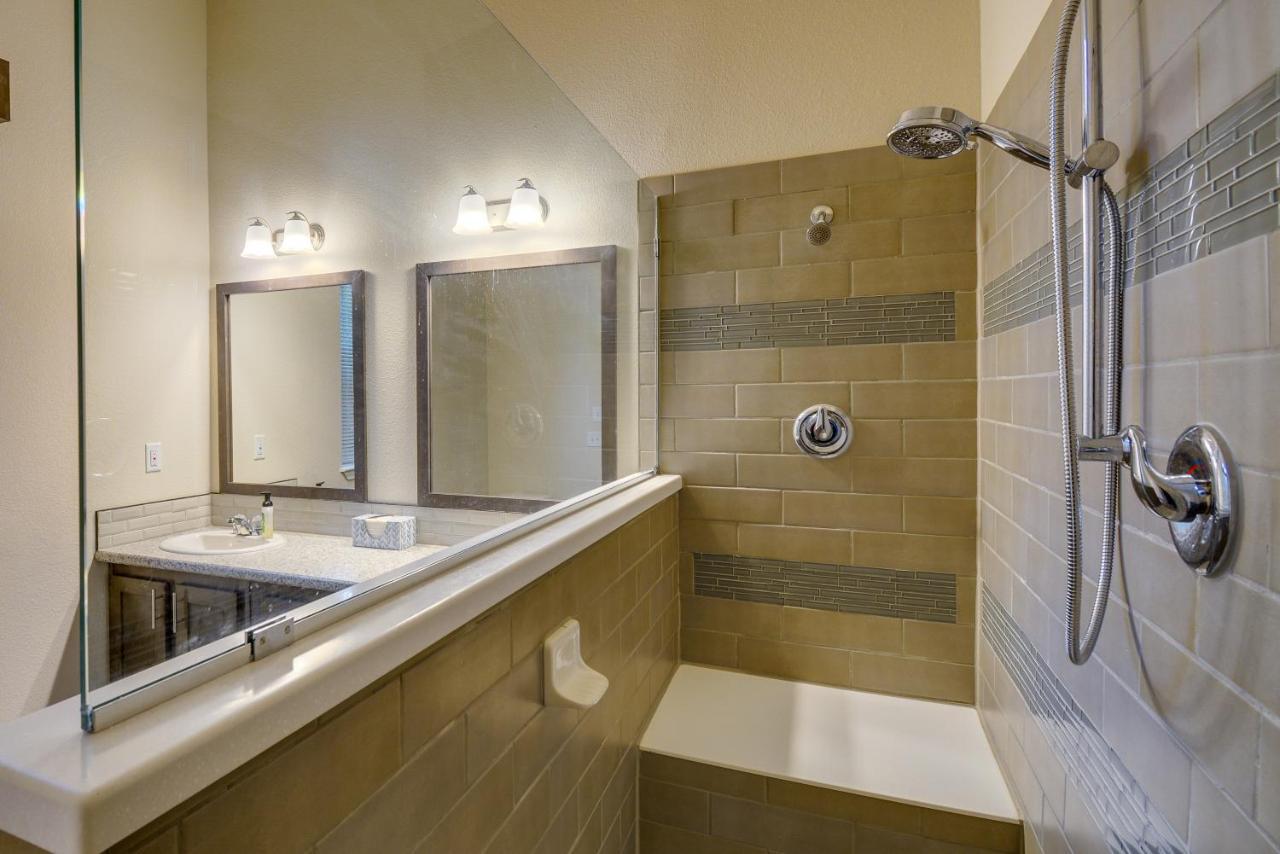 Hoodsport Vacation Rental With Private Lake Access! Bagian luar foto