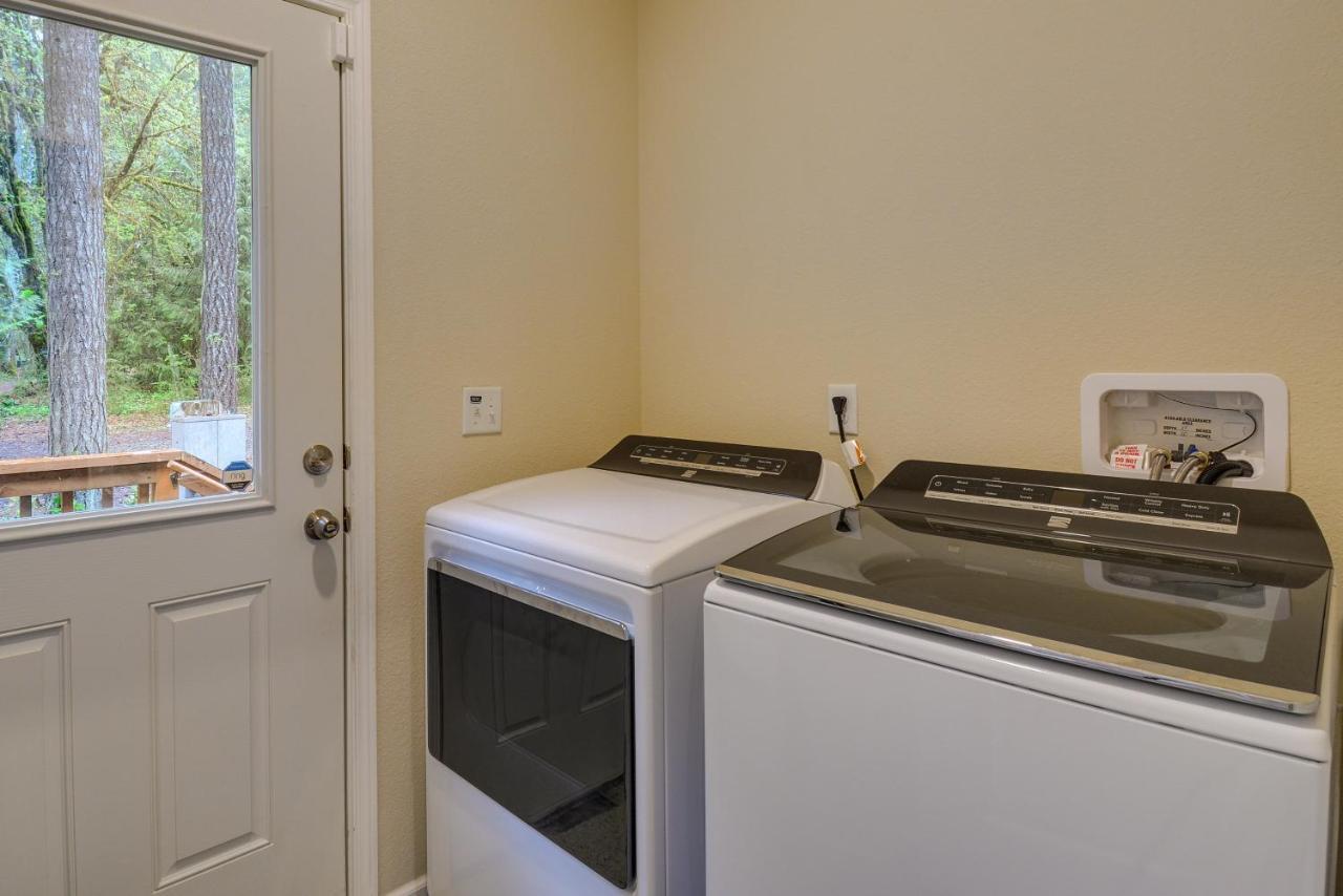 Hoodsport Vacation Rental With Private Lake Access! Bagian luar foto